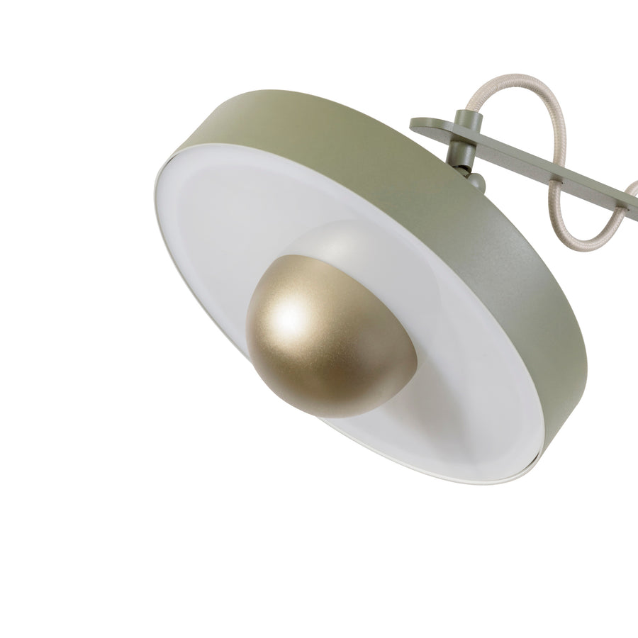 Arandela ZIGUE-ZAGUE® haste longa microtextura verde  + botão polido + fio vermelho