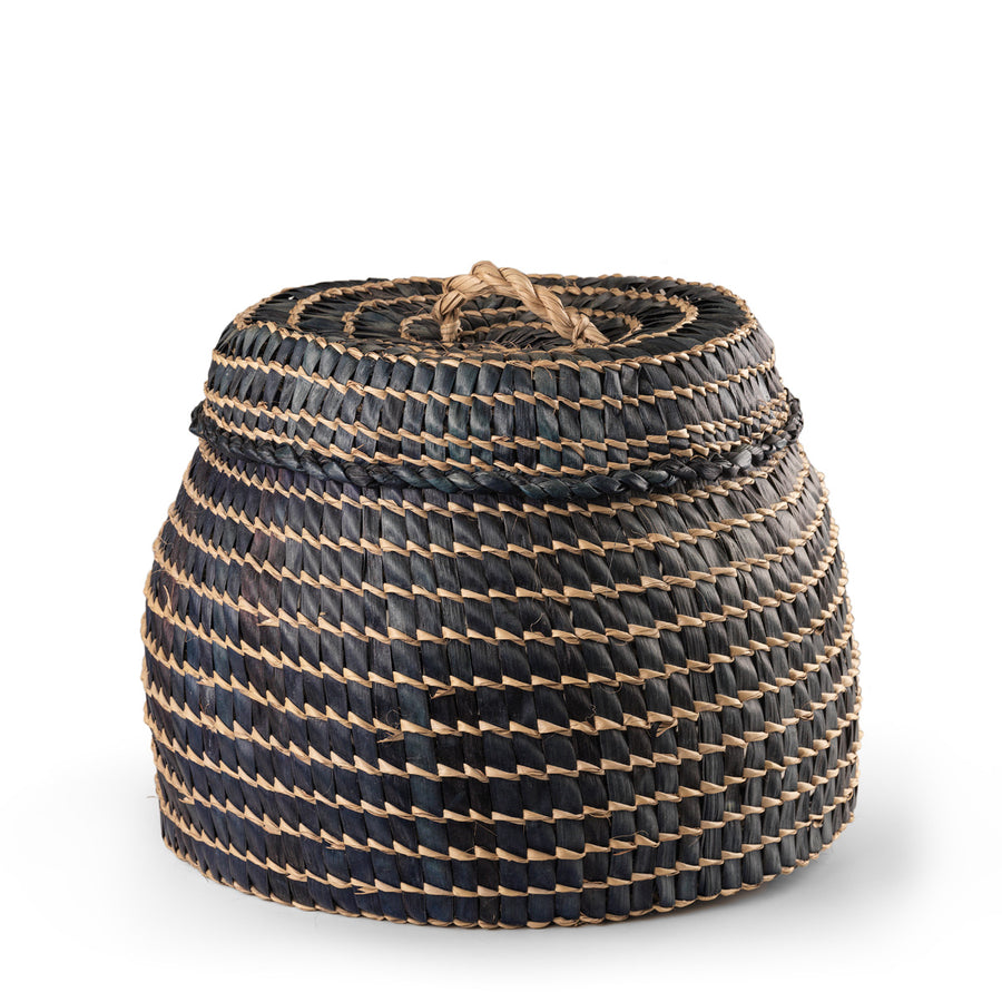 Carnauba straw basket