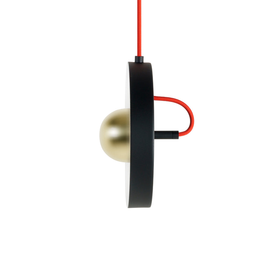 Pendente solo 2 ZIGUE-ZAGUE pintura microtextura preta + acrílico + botão polido e fio vermelho